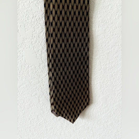 Dior Men's Elegant Blue and Red Pocket Square - Picture 5 of 7